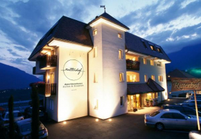 Отель Apartmenthotel Ritterhof Suites & Breakfast  Шена